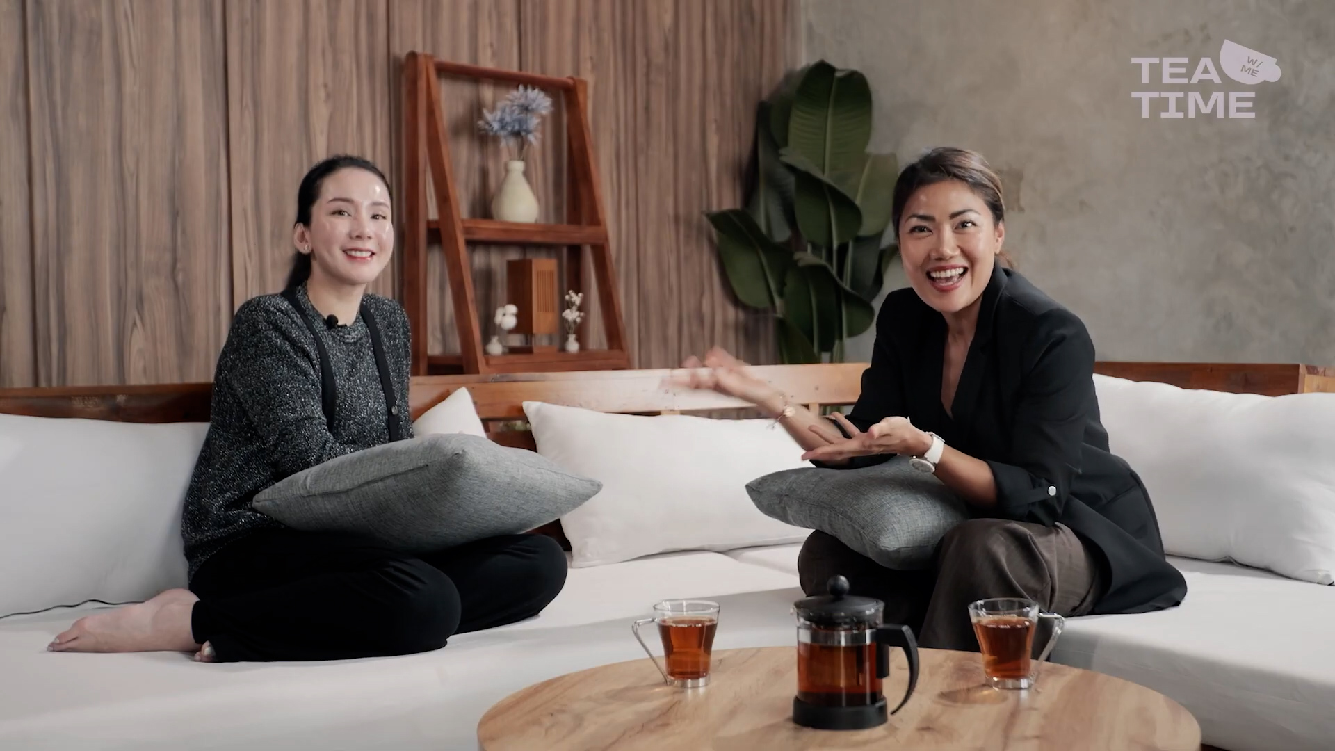 6. Tea Time 1.00_00_14_01.Still001