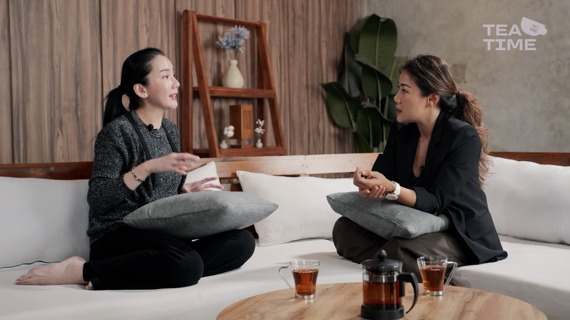 6. Tea Time 1.00_01_28_12.Still002