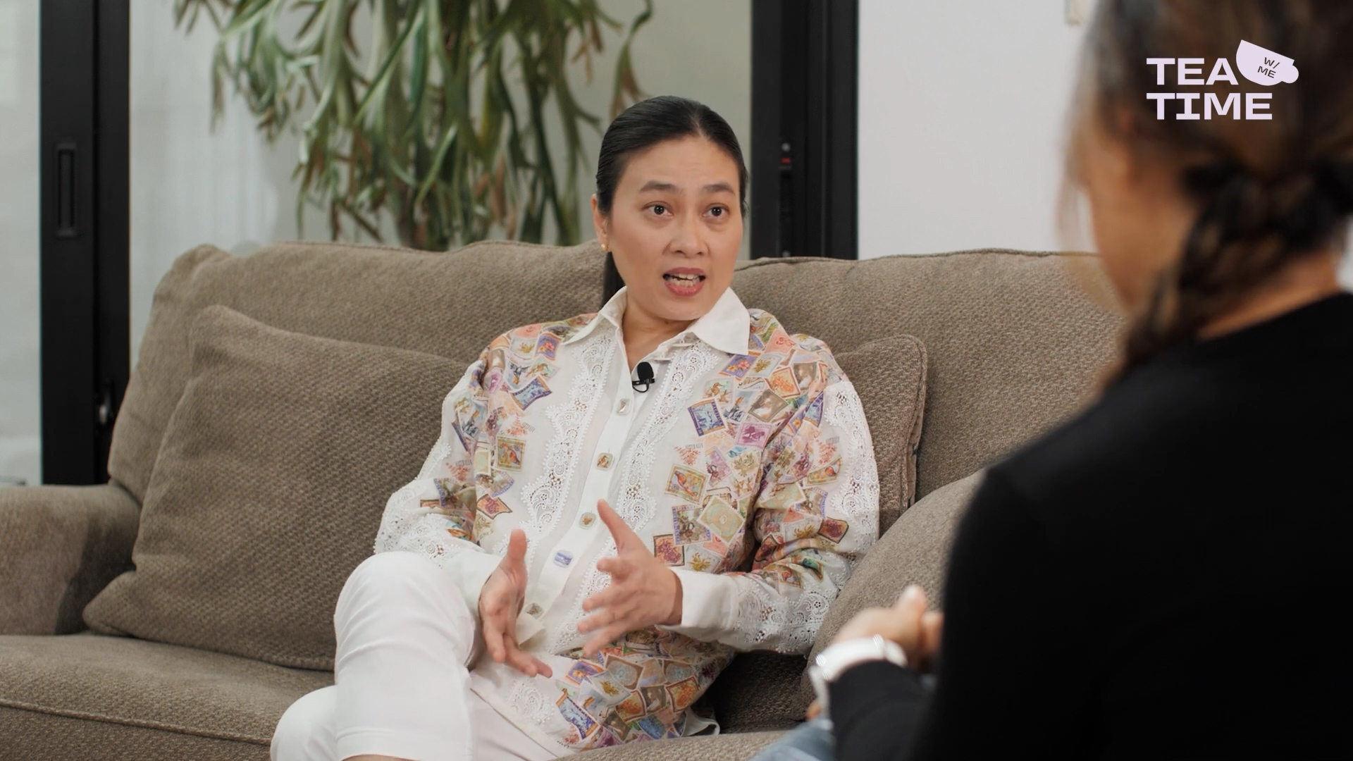 7. Tea Time 2.00_01_06_10.Still003