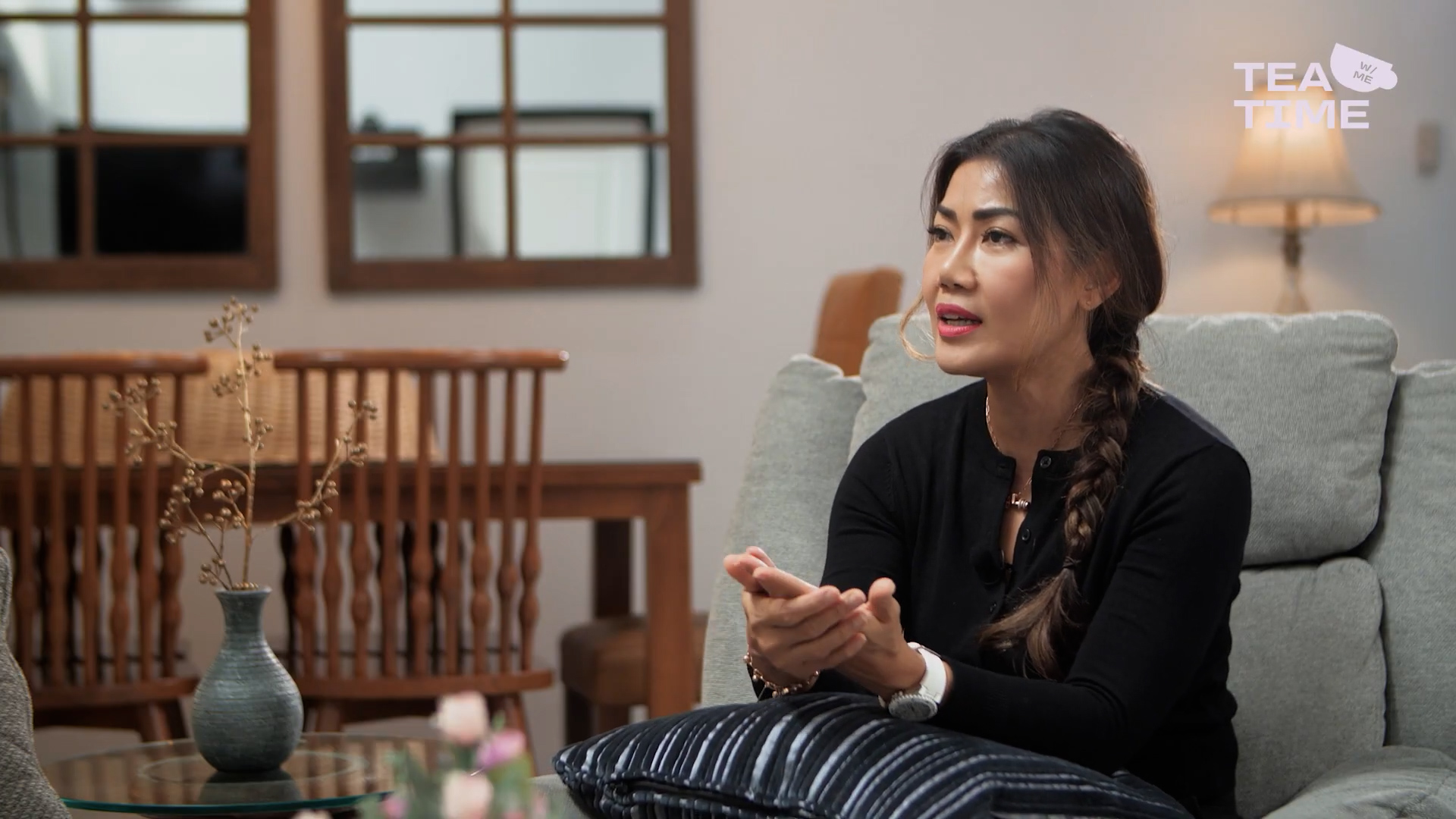 7. Tea Time 2.00_03_35_24.Still009