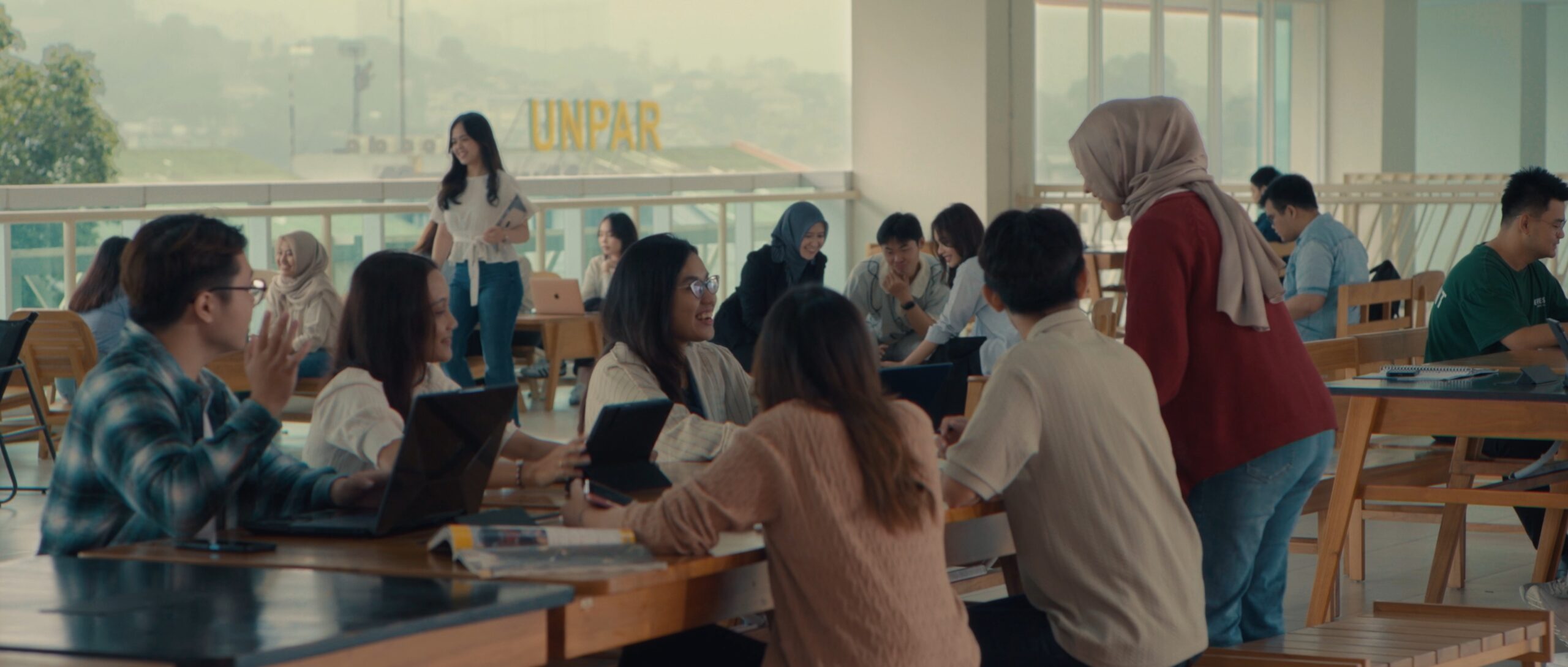 UNPAR Brand Story FIN 4K (AR 2,35-1) No Subs.mp4_snapshot_00.47.744