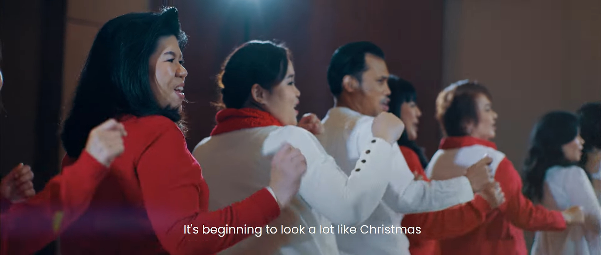 (7) It_s Beginning to Look Like Christmas - APERTO Singers 2024 (11)