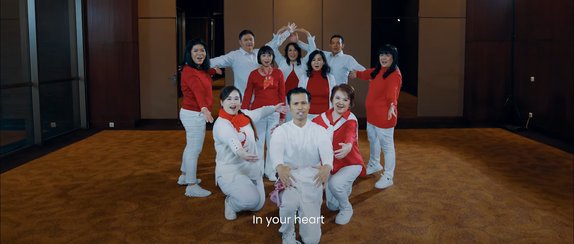 (7) It_s Beginning to Look Like Christmas - APERTO Singers 2024 (13)