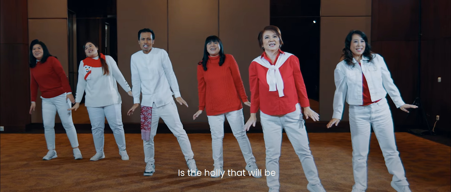 (7) It_s Beginning to Look Like Christmas - APERTO Singers 2024 (3)