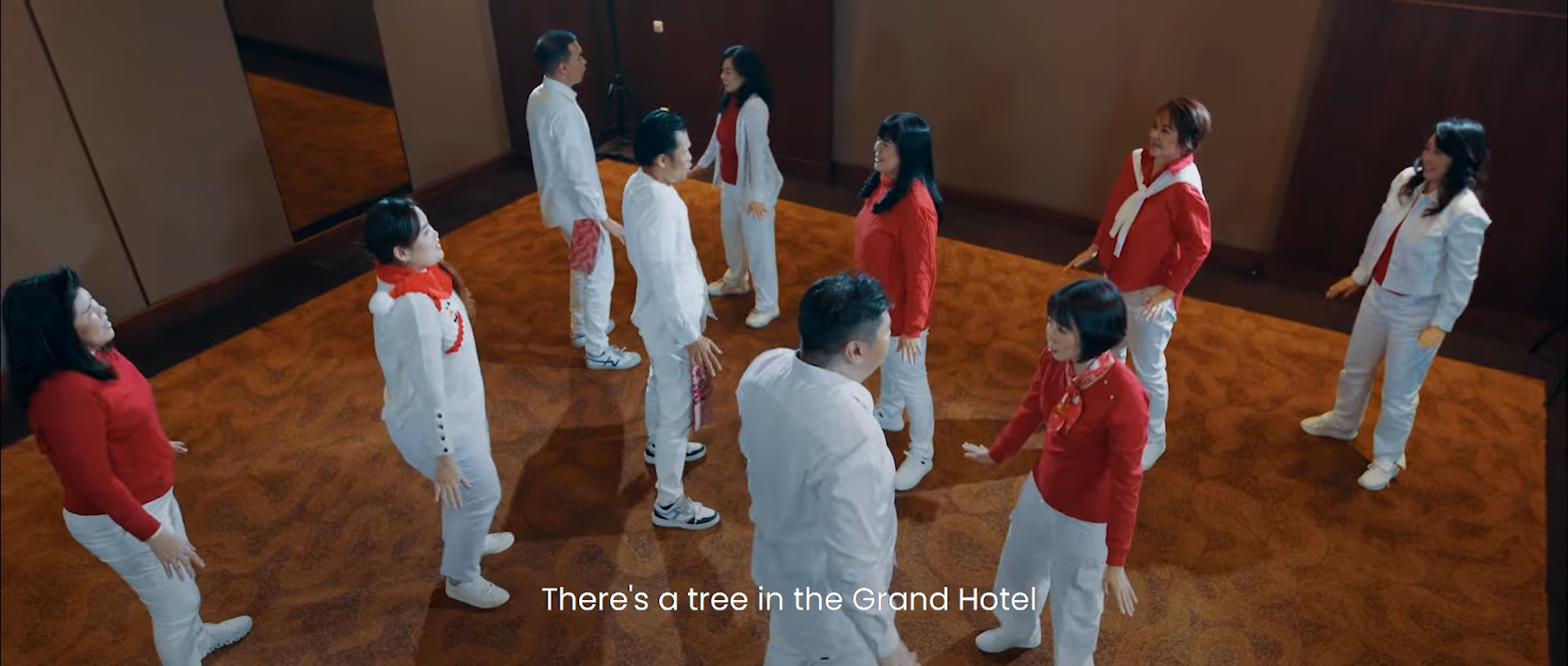 (7) It_s Beginning to Look Like Christmas - APERTO Singers 2024 (4)