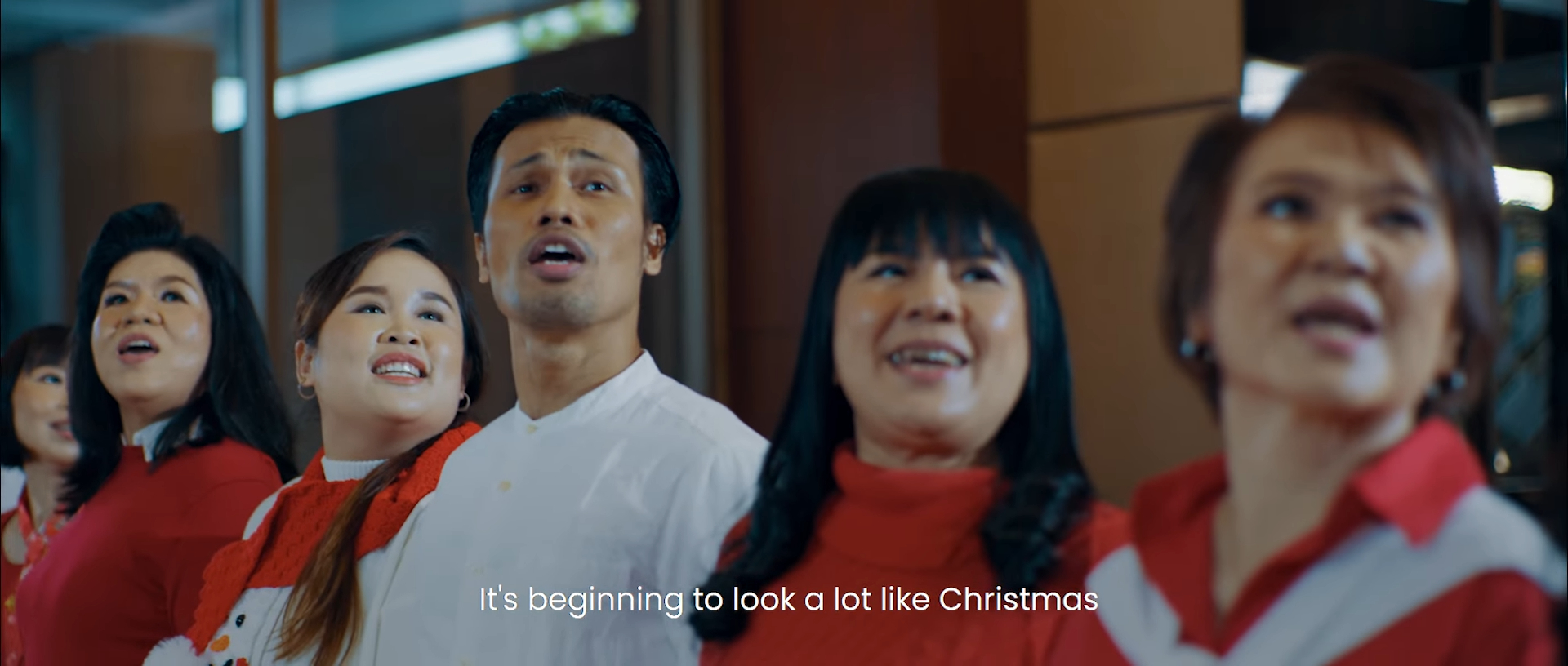 (7) It_s Beginning to Look Like Christmas - APERTO Singers 2024 (9)